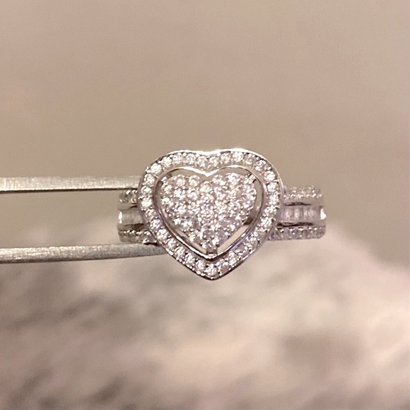 Jewelry - 925 Sterling Silver Heart Ring